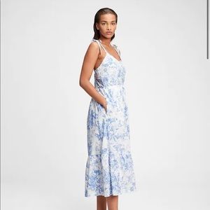V-neck cami midi dress gap in blue floral toile